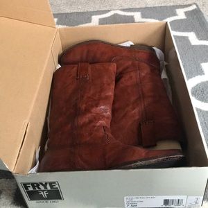FRYE ANNA MID PULL ON BOOTS- COGNAC